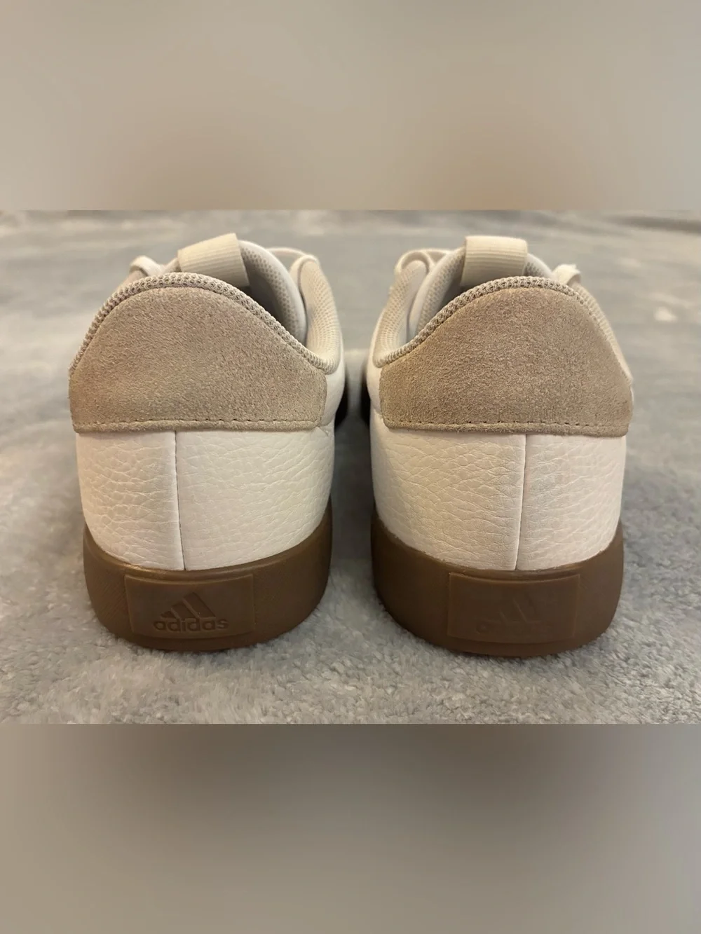 Women’s Adidas White Leather Sneakers Blue Stripes Tan Suede Toe/Heel Size 6